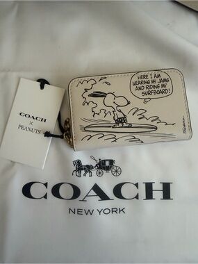 NWT Coach X Peanuts Cream Snoopy Zip Card Case Wallet HTF